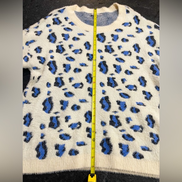 Cheetah Print Sweater - Size Large - Picture 8 of 10